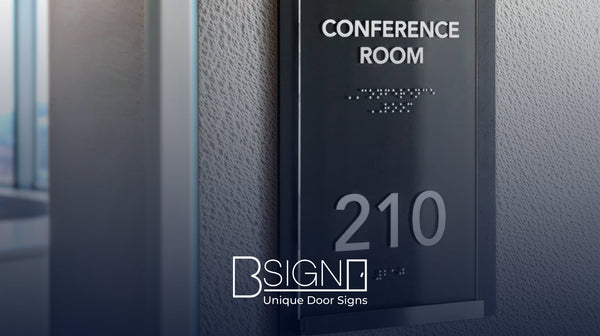 Как выбрать дверную табличку для бизнес-центра: что нужно учесть?