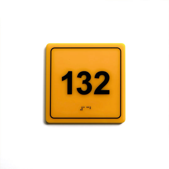 Акрилова табличка з номером 132 зі шрифтом Брайля для дверей, жовта тактильна табличка